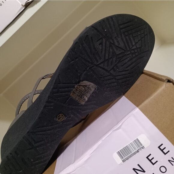 💯🔥JOURNEE COLLECTION TRAYLE WEDGE SANDALS- WOMEN'S SIZE 7.5- GREY🔥🔥NEW IN - Picture 7 of 11